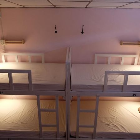 Tiny Hostel Бангкок Экстерьер фото
