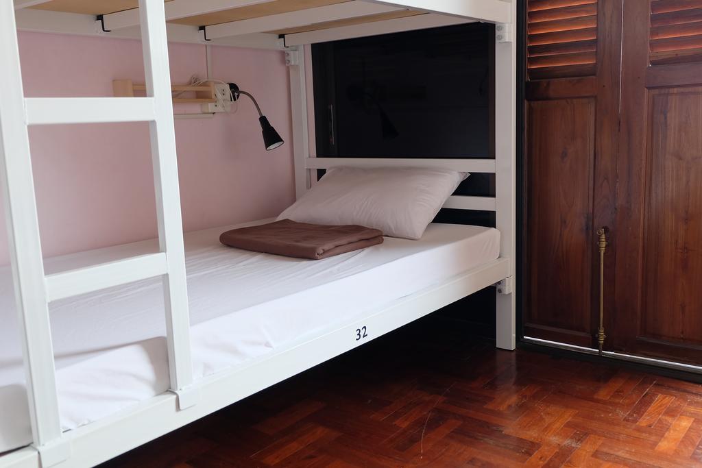 Tiny Hostel Бангкок Экстерьер фото