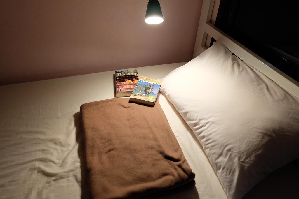 Tiny Hostel Бангкок Экстерьер фото