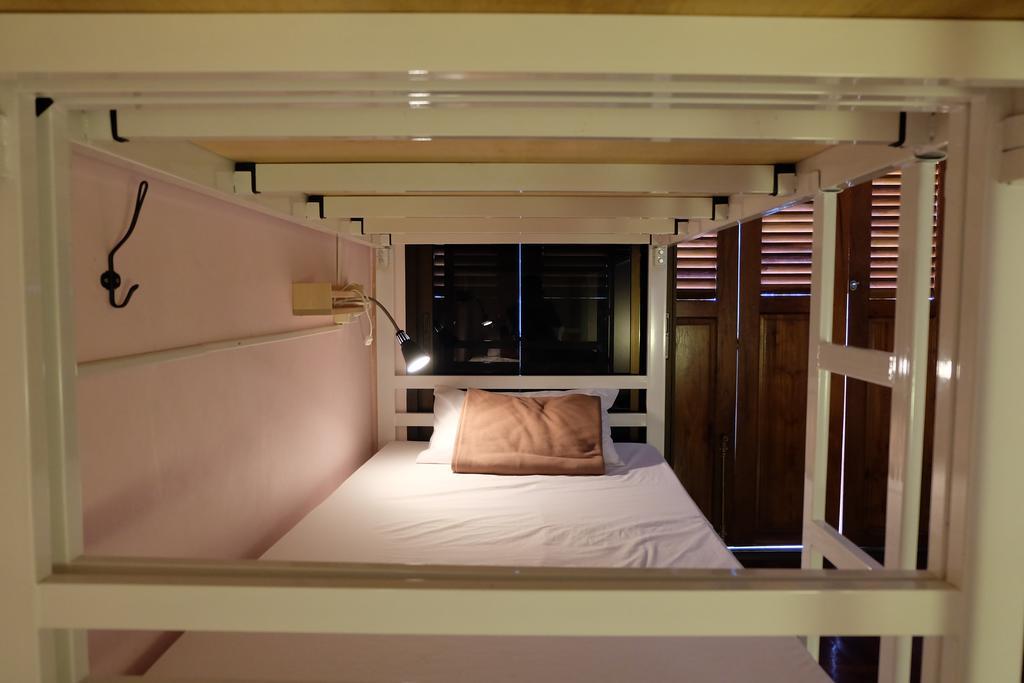 Tiny Hostel Бангкок Экстерьер фото
