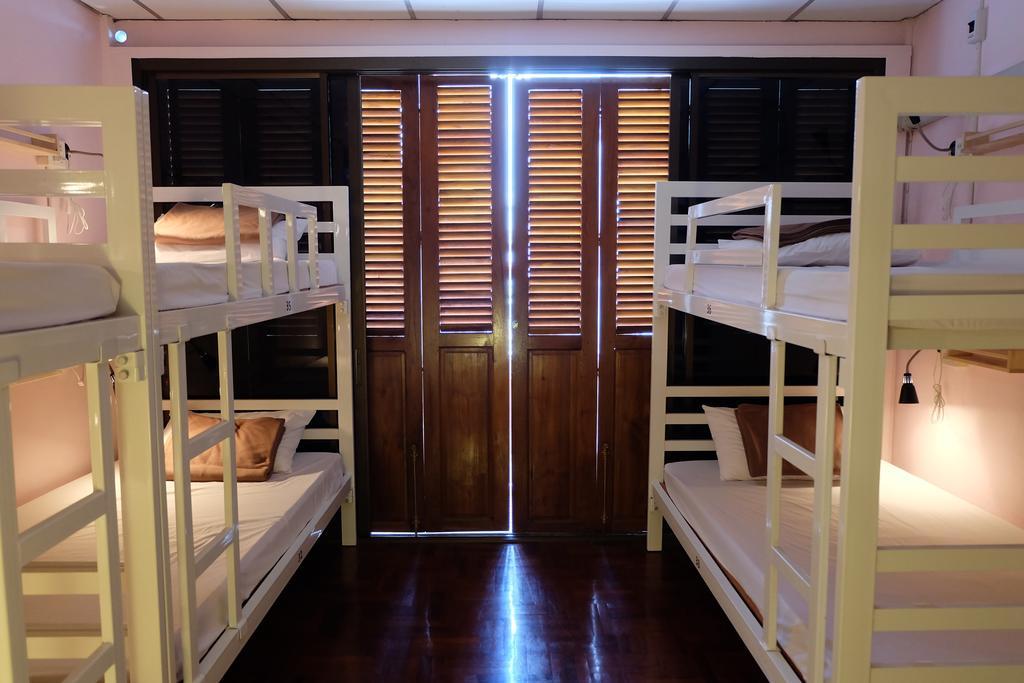 Tiny Hostel Бангкок Экстерьер фото