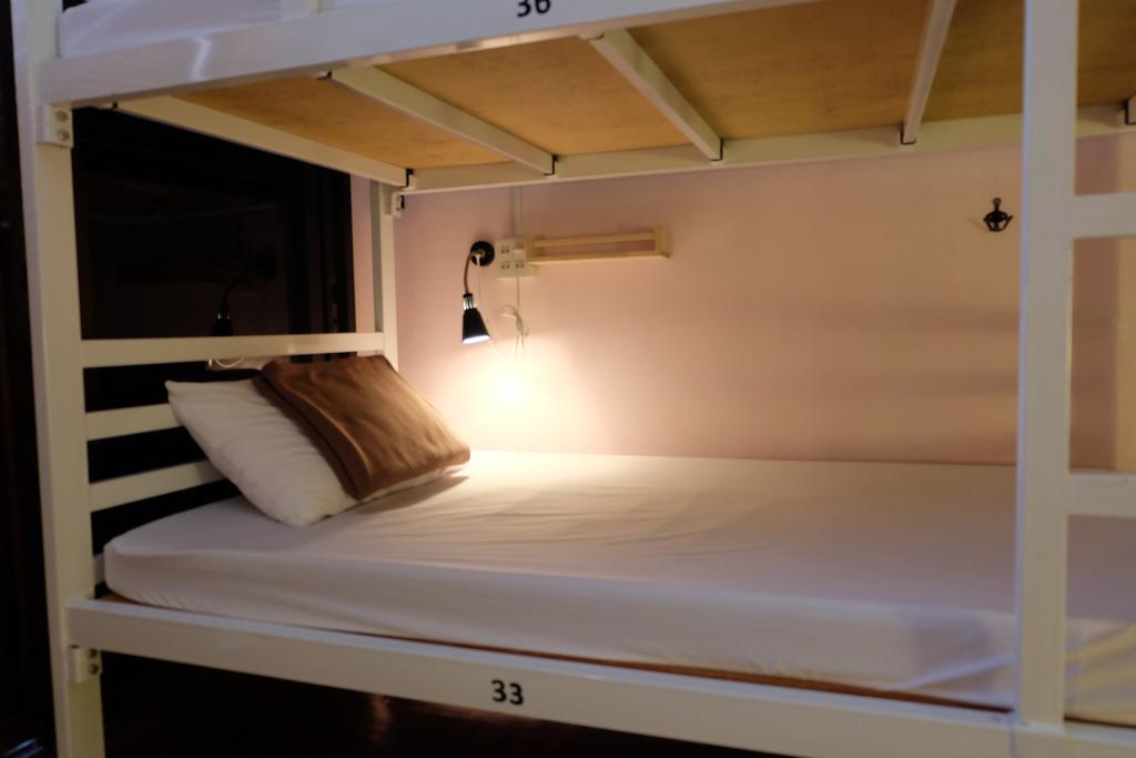 Tiny Hostel Бангкок Экстерьер фото