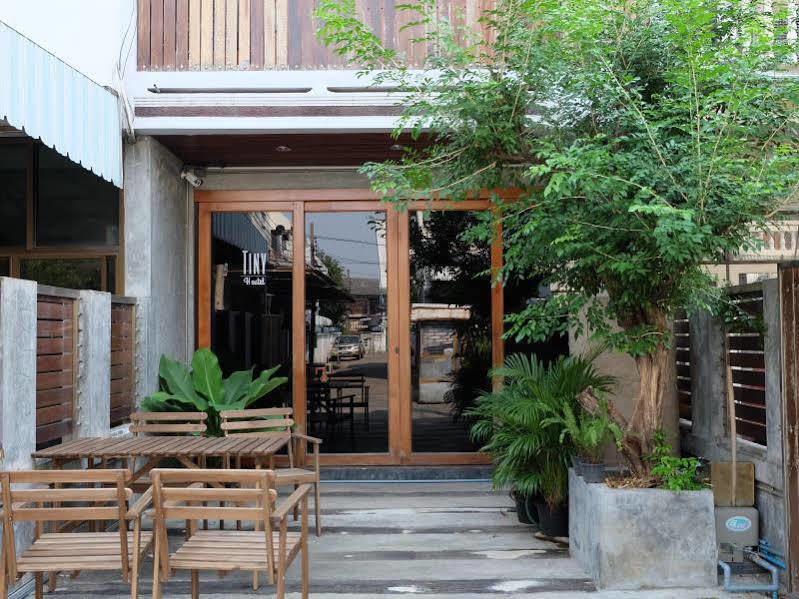 Tiny Hostel Бангкок Экстерьер фото